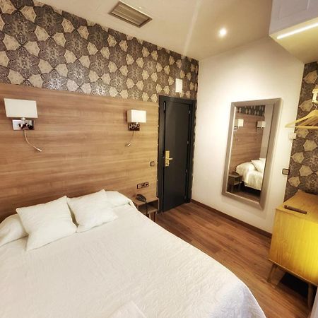Hostal Aguilar Madrid Buitenkant foto