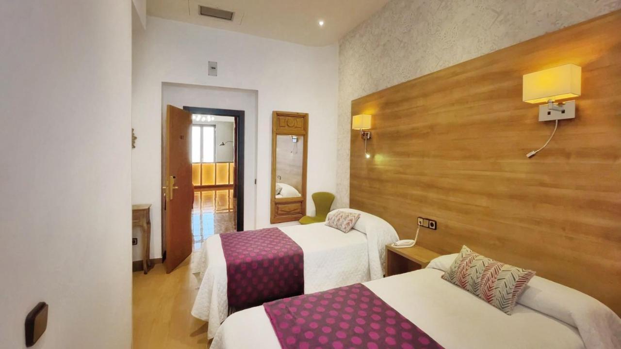 Hostal Aguilar Madrid Buitenkant foto