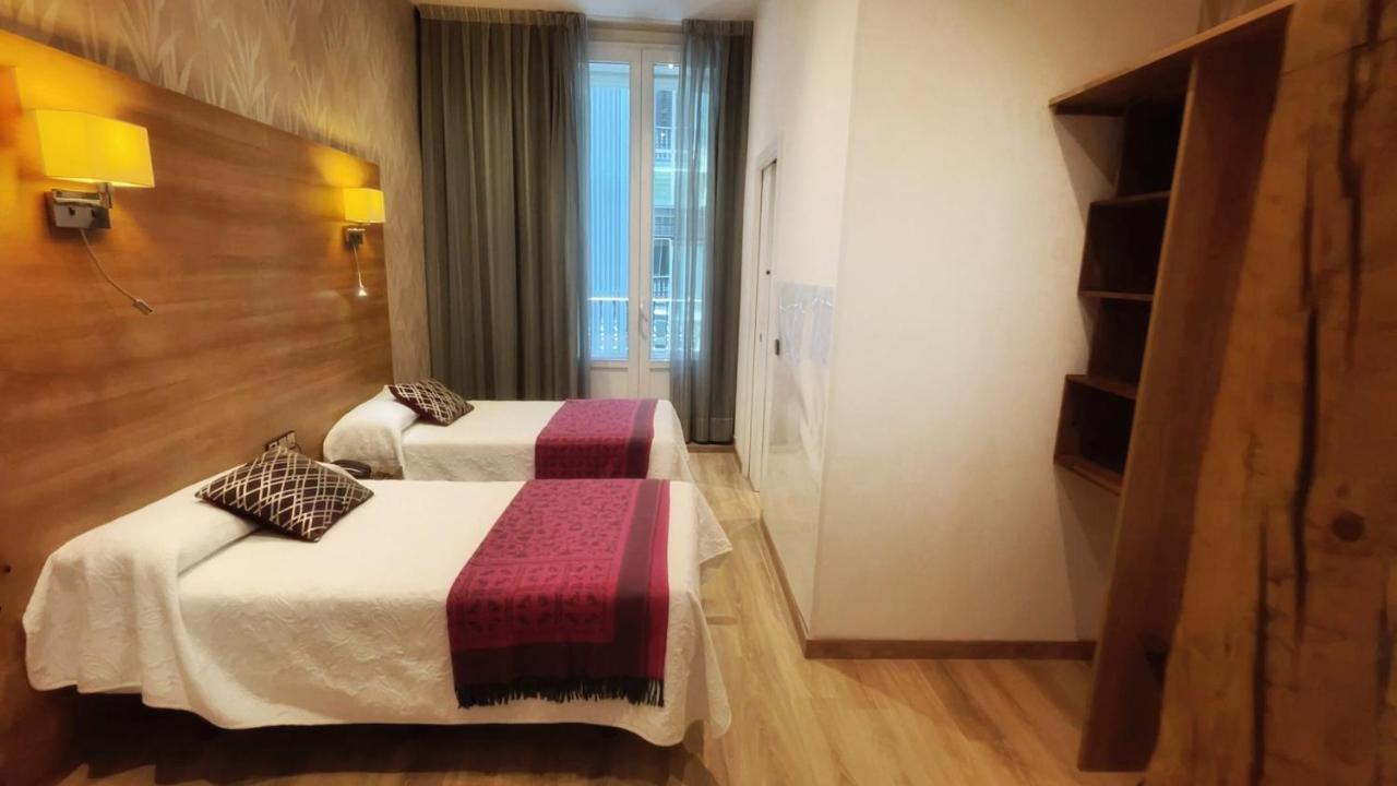 Hostal Aguilar Madrid Buitenkant foto