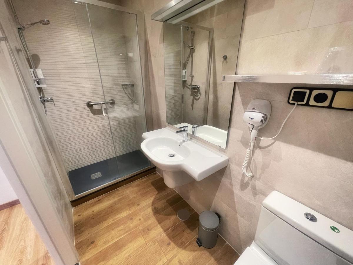 Hostal Aguilar Madrid Buitenkant foto