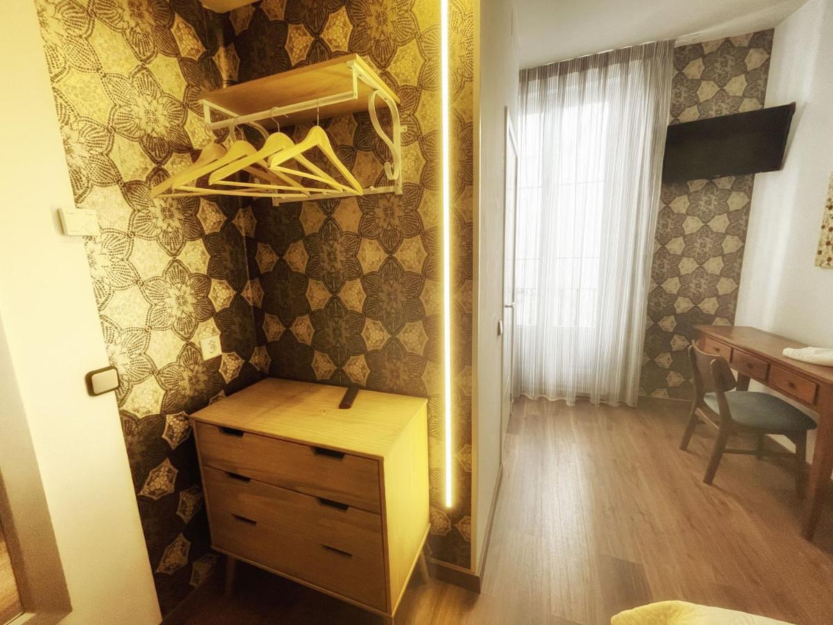 Hostal Aguilar Madrid Buitenkant foto