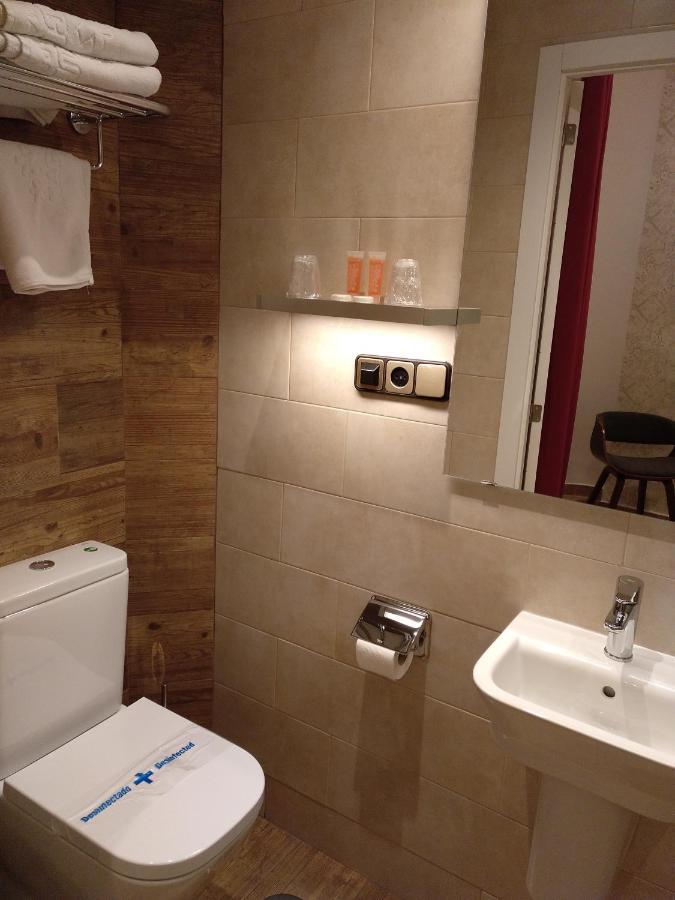 Hostal Aguilar Madrid Buitenkant foto