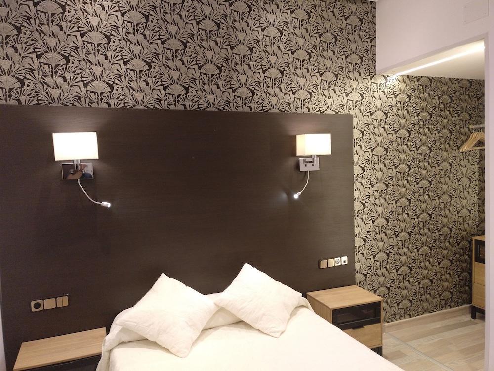 Hostal Aguilar Madrid Buitenkant foto