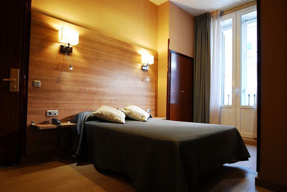 Hostal Aguilar Madrid Buitenkant foto
