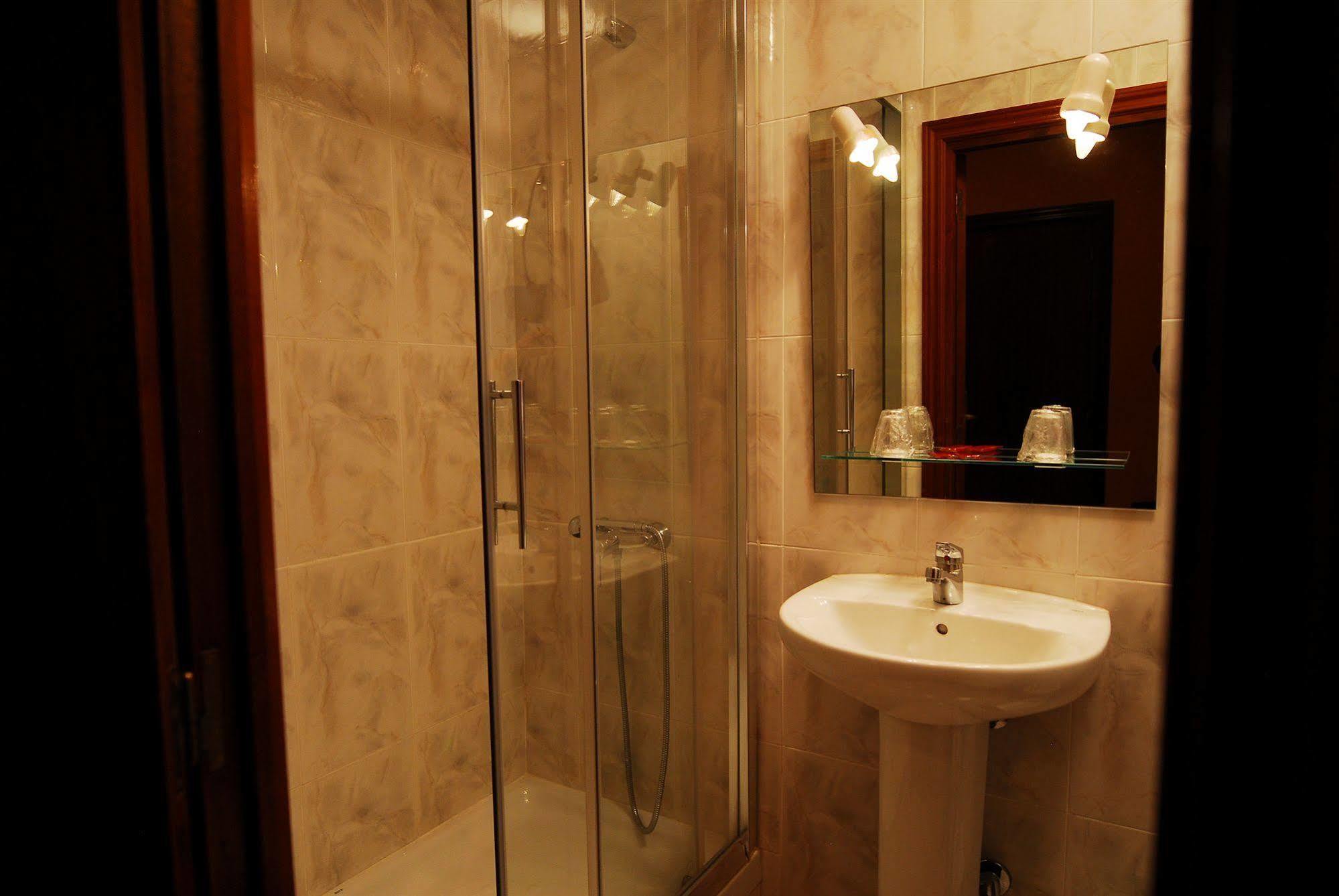 Hostal Aguilar Madrid Buitenkant foto