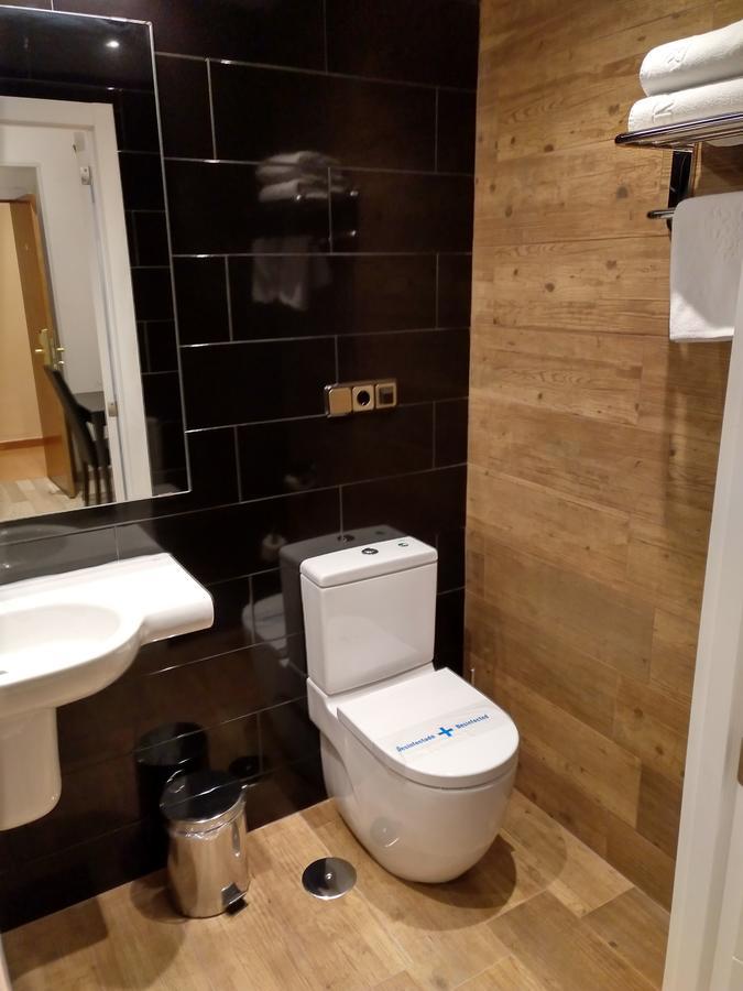 Hostal Aguilar Madrid Buitenkant foto