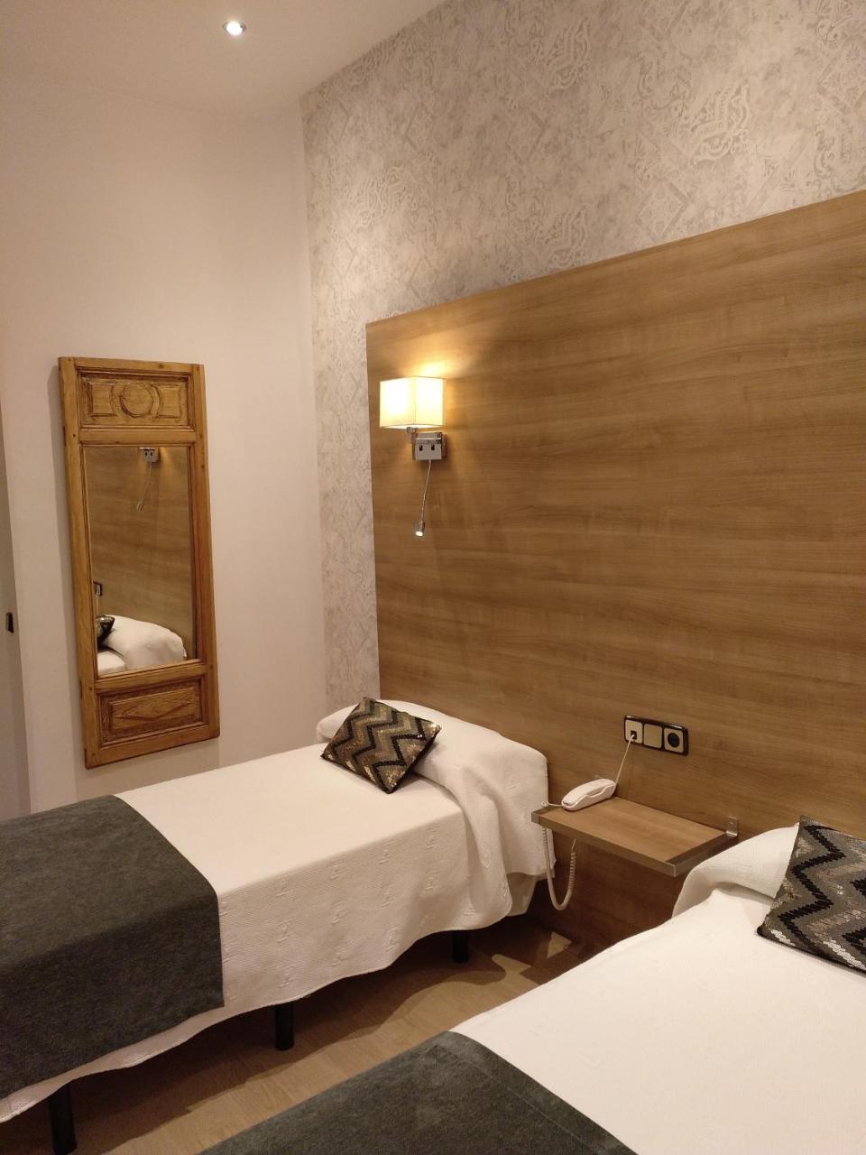 Hostal Aguilar Madrid Buitenkant foto