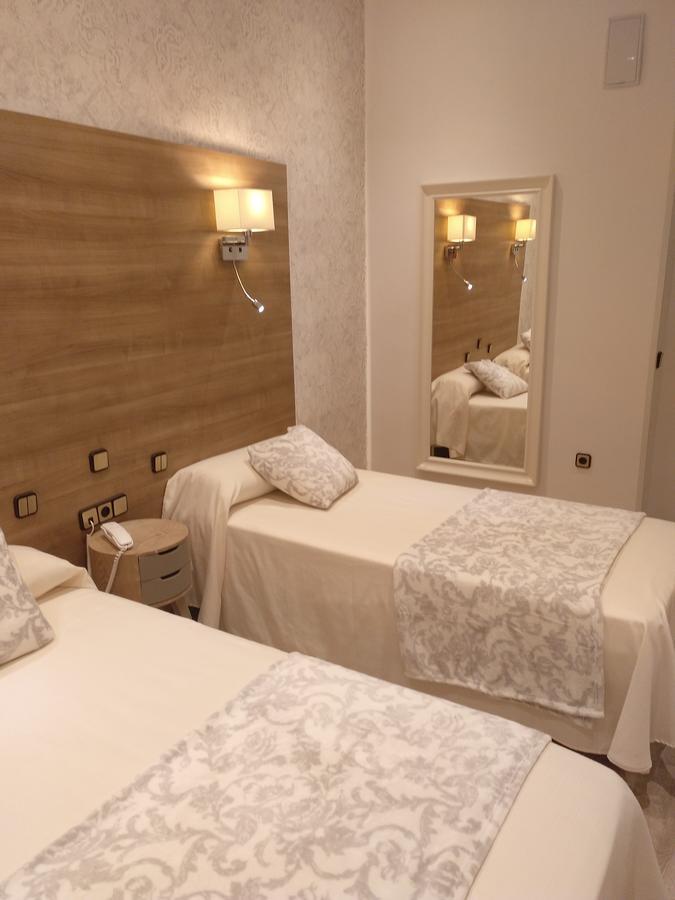 Hostal Aguilar Madrid Buitenkant foto