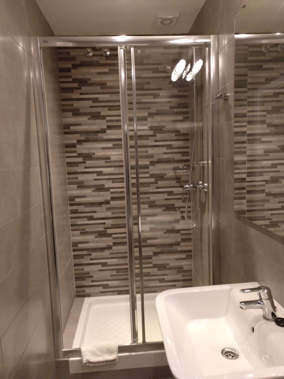 Hostal Aguilar Madrid Buitenkant foto