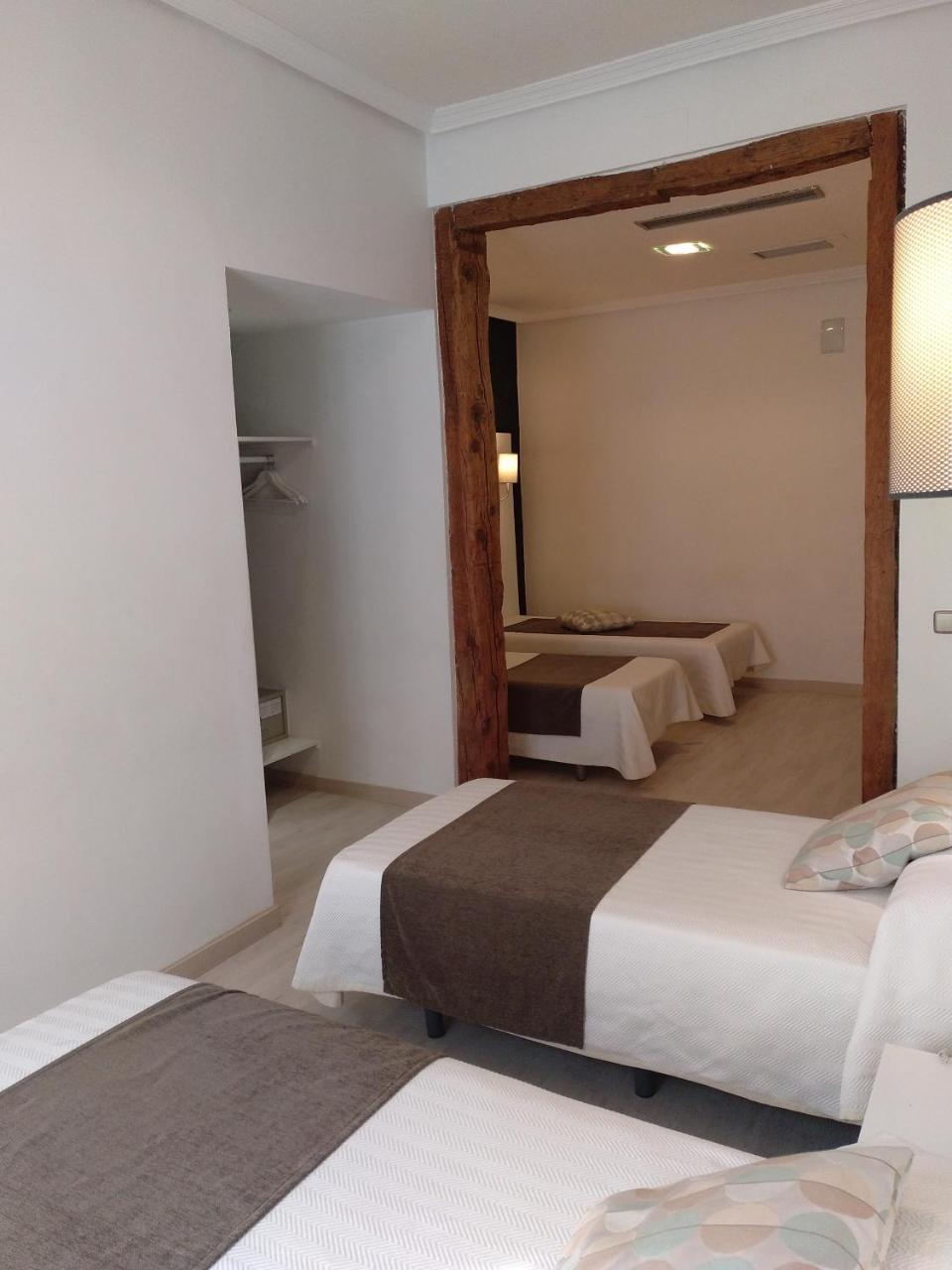 Hostal Aguilar Madrid Buitenkant foto