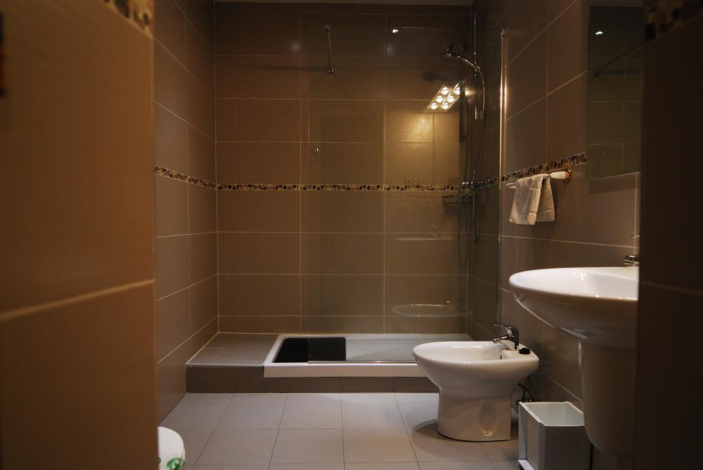 Hostal Aguilar Madrid Buitenkant foto