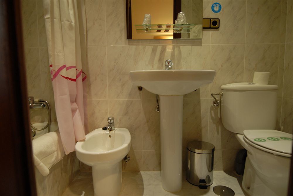 Hostal Aguilar Madrid Buitenkant foto
