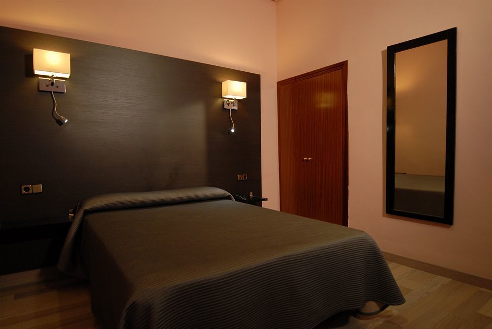 Hostal Aguilar Madrid Buitenkant foto