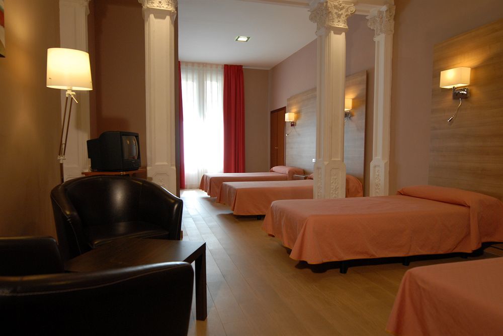 Hostal Aguilar Madrid Buitenkant foto