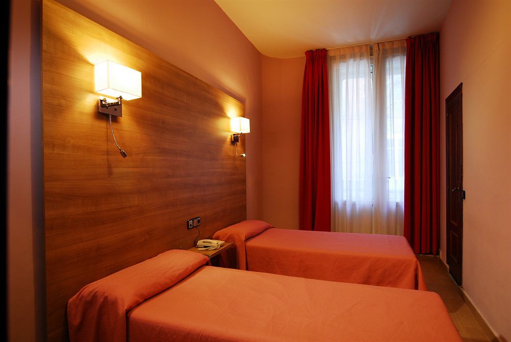 Hostal Aguilar Madrid Buitenkant foto